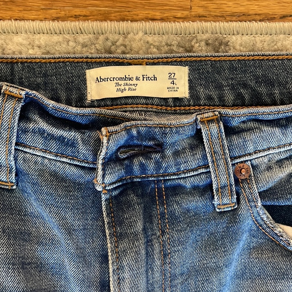 Abercrombie & Fitch - The Skinny High Rise Split Hem Jean - 27L - Picture 3 of 8